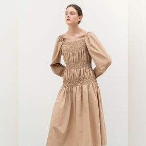 NWT KINDERSALMON Smocked Dress in Soybean Size Small